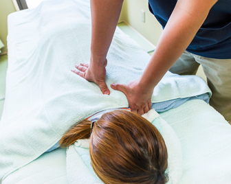 【上半身へのアプローチ】マッサージ・指圧治療の写真1