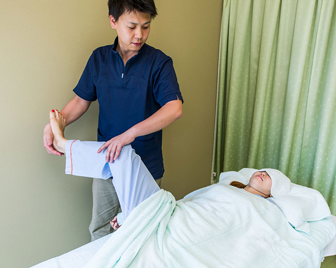 【下半身へのアプローチ】マッサージ・指圧治療の写真1